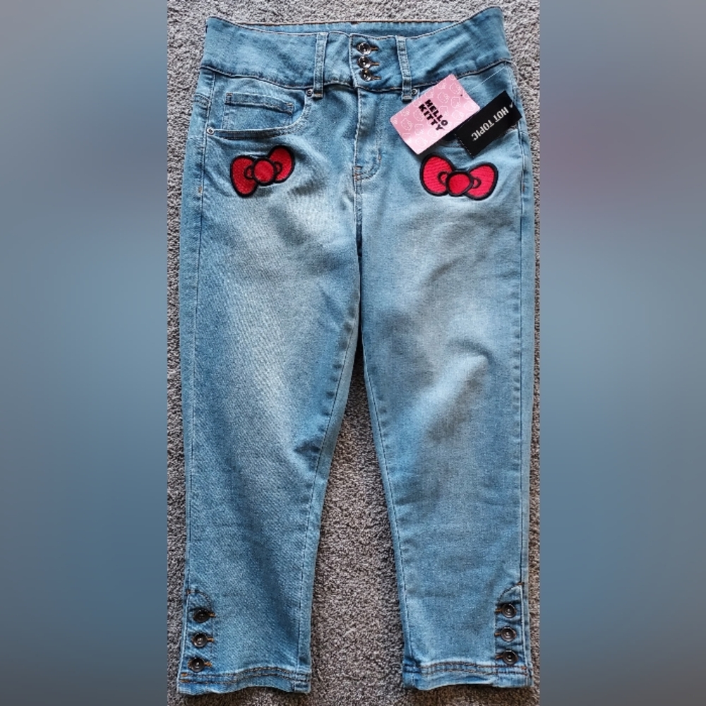 Hot Topic's Hello Kitty Embroidered Denim Capri Pants Size 9